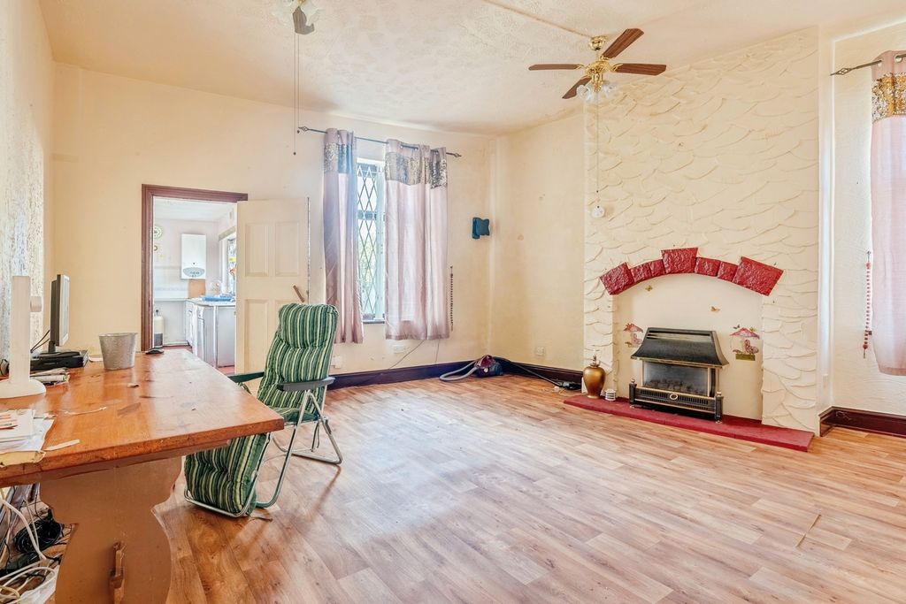 Property photo 3 of 14 Photo