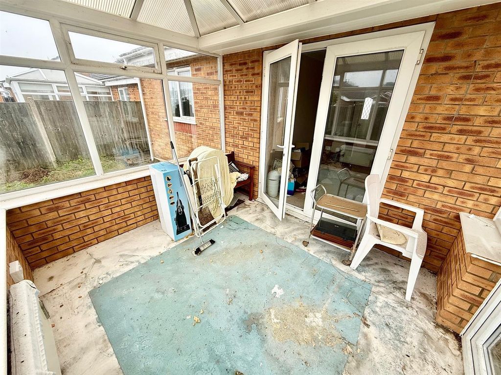 Property photo 3 of 8 Conservatory.Jpg