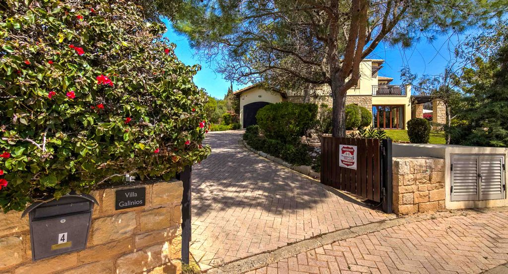 Property photo 2 of 45