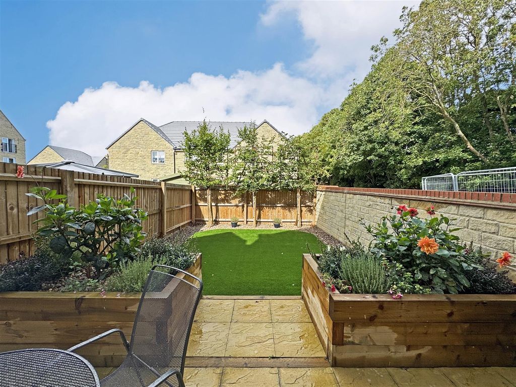 Property photo 3 of 17 Garden