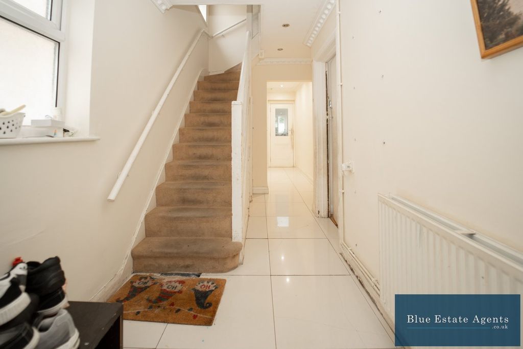 Property photo 3 of 24 Entrance