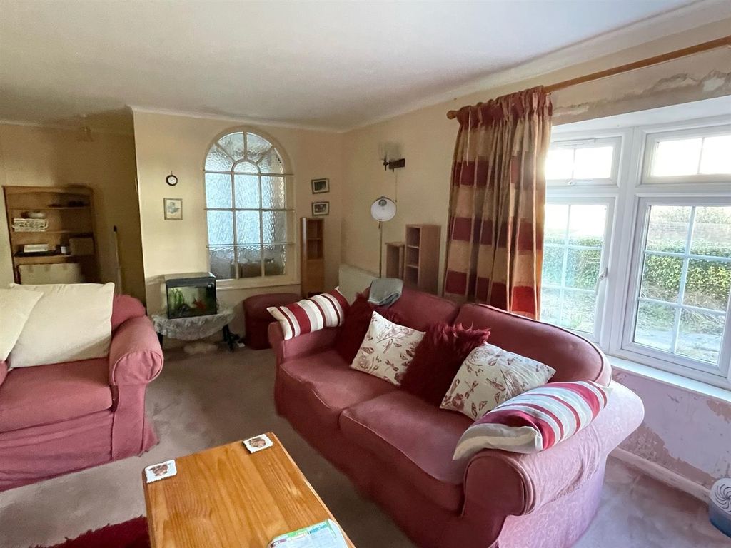 Property photo 2 of 20 Lounge.Jpg