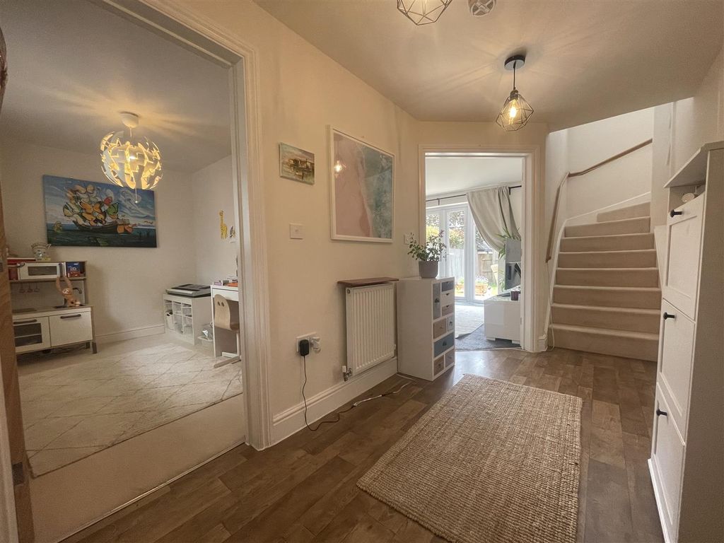 Property photo 2 of 23