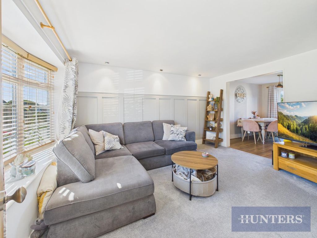 Property photo 2 of 17 Living Room