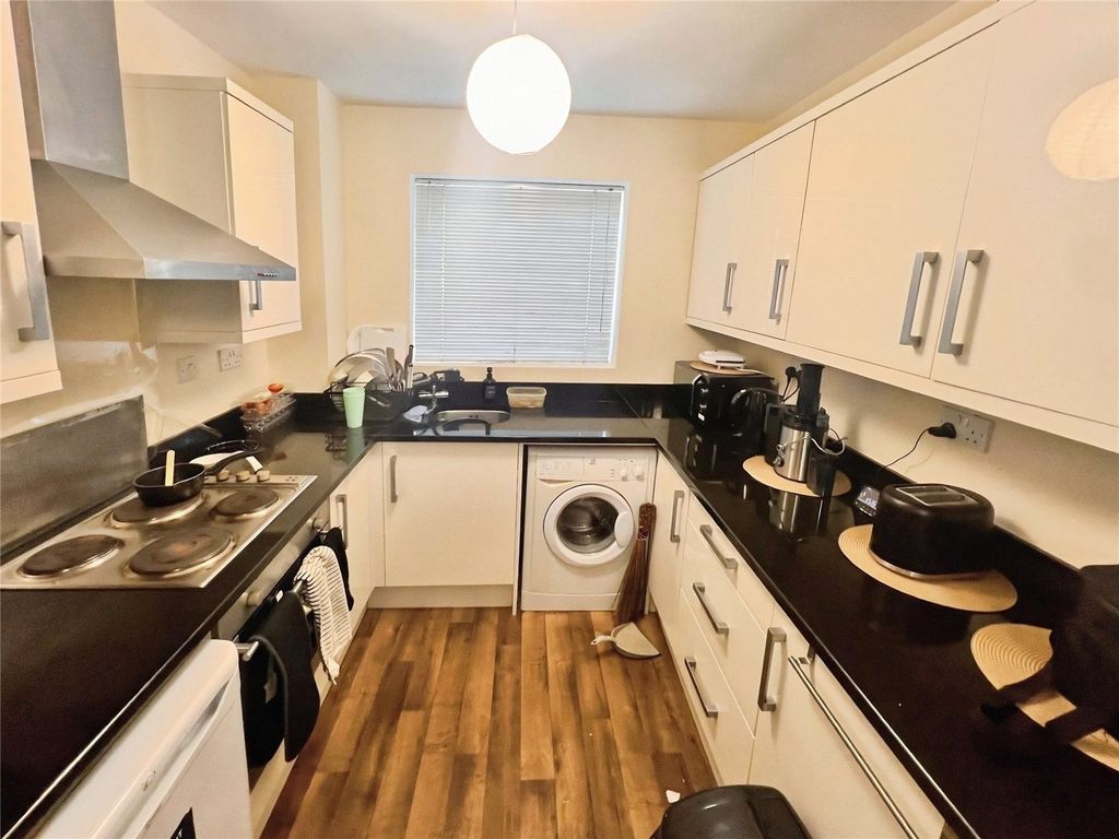 Property photo 3 of 7 Kitchen