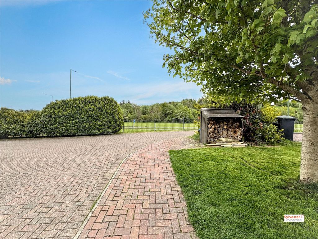 Property photo 3 of 38 Picture No. 24