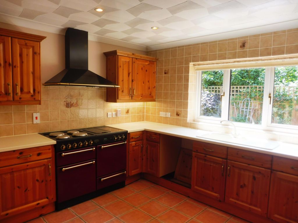Property photo 2 of 17 Kitchen