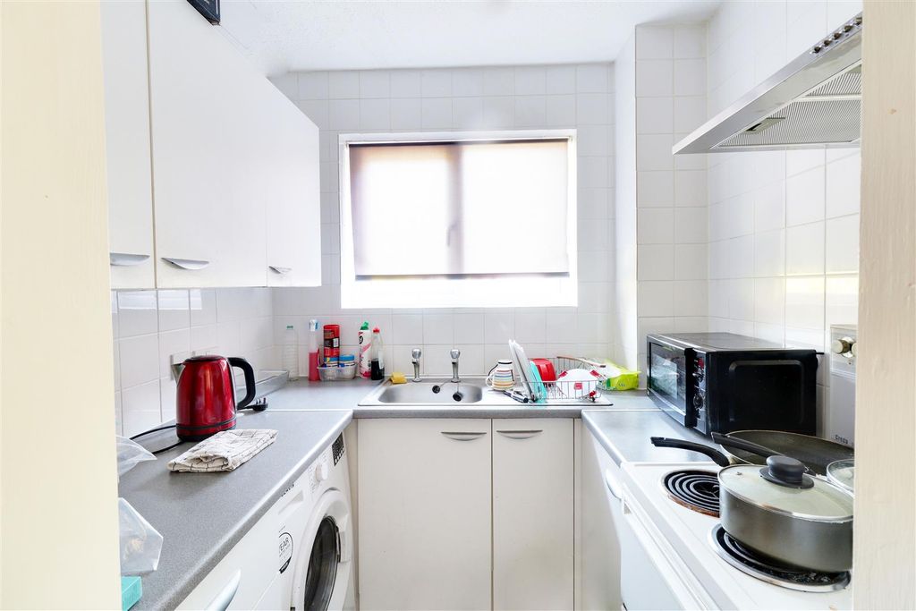 Property photo 2 of 6 Kitchen.Jpg