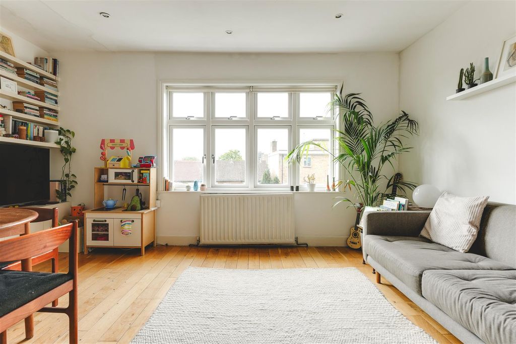 Property photo 3 of 22 Downs Park Road-3.Jpg