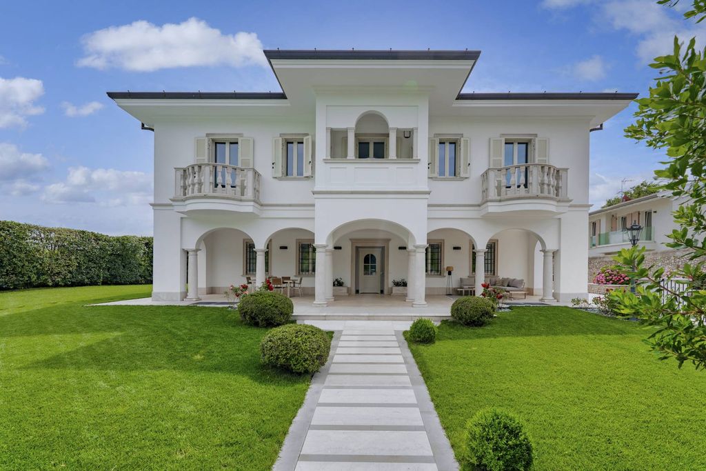Property photo 1 of 30