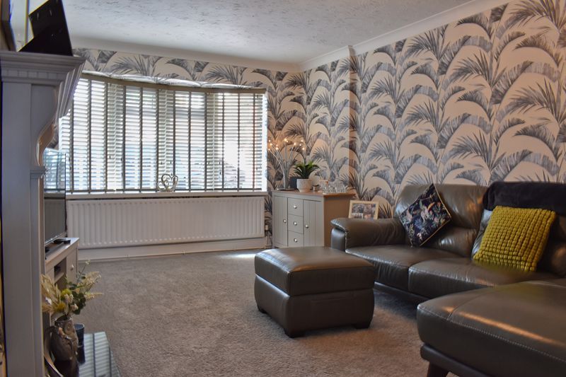 Property photo 3 of 15 Lounge