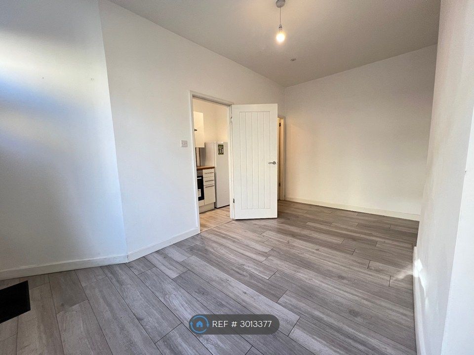 Property photo 3 of 11 Lounge