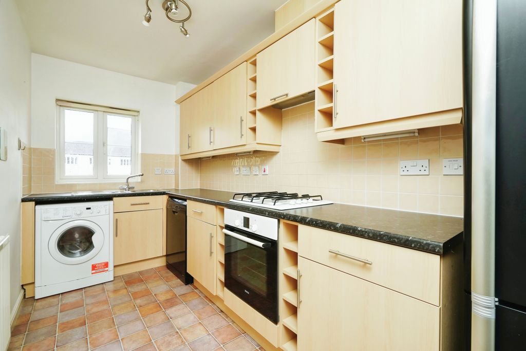 Property photo 2 of 11 Kitchen