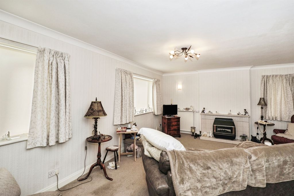 4 bed flat for saleCold Bath Road, Harrogate HG2 photo 4