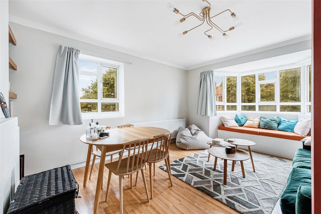 Property photo 2 of 10 405 Uxbridge Road-3.Jpg