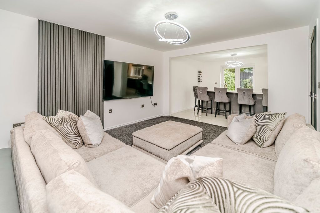 Property photo 2 of 38