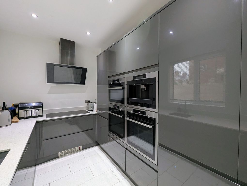 Property photo 3 of 24