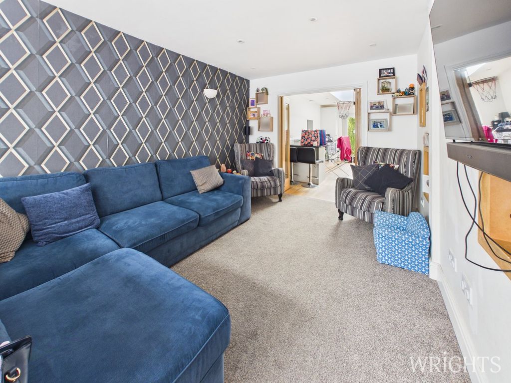 Property photo 2 of 15 Lounge