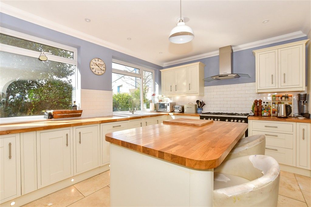 Property photo 3 of 17 Kitchen