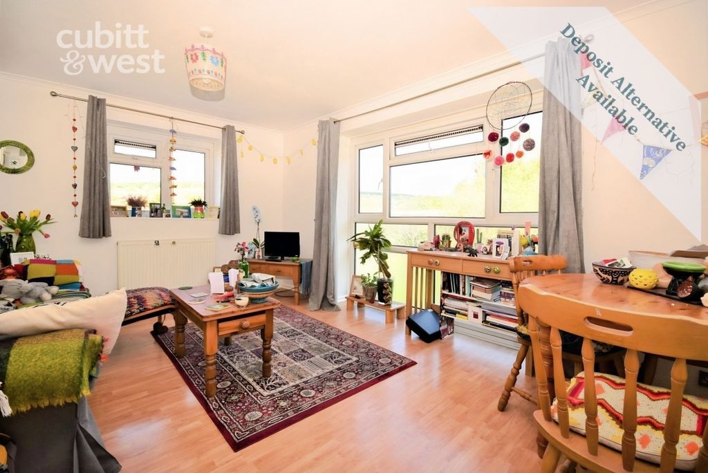 Property photo 3 of 7 Lounge