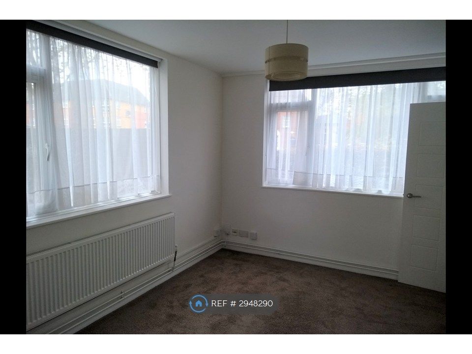 Property photo 2 of 6 Living/Dining Room