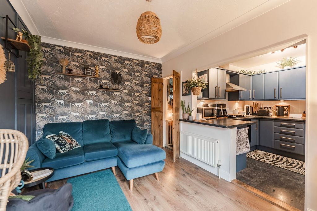 Property photo 3 of 21