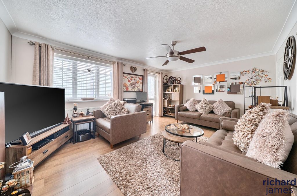 Property photo 2 of 13 4B61504B5B3A4153Ab96A6Bdaa022638