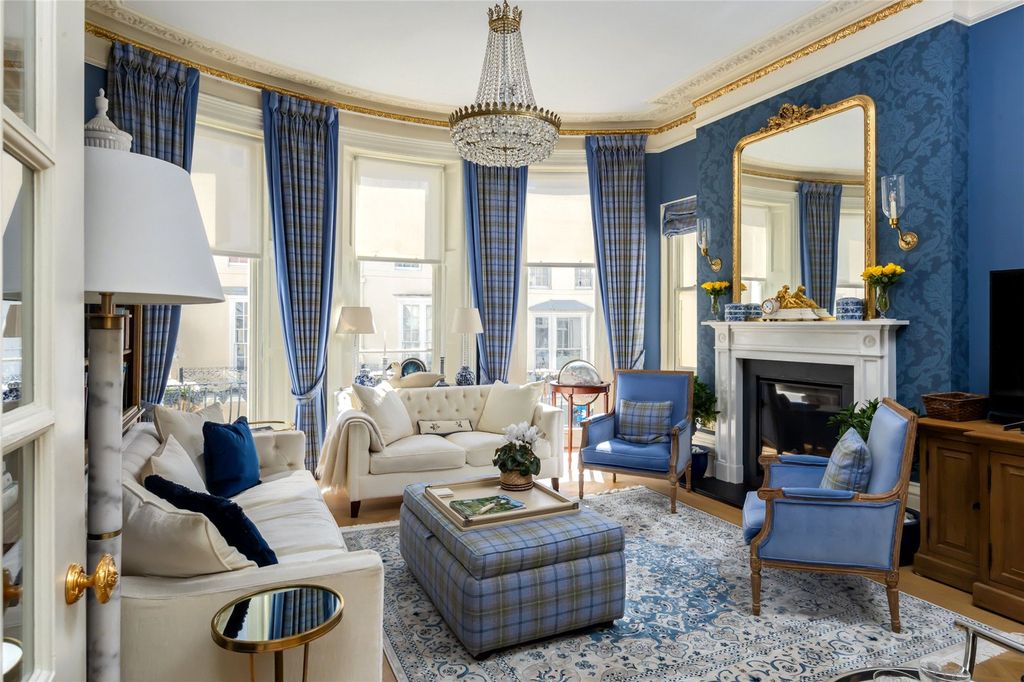 Property photo 2 of 16 Sitting Room