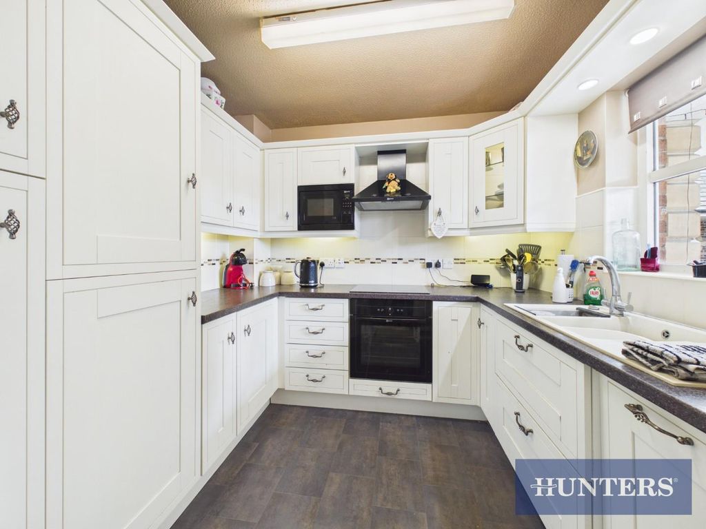 Property photo 3 of 7 Kitchen