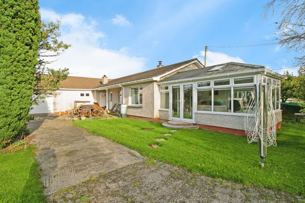 Property photo 1 of 15 Side View