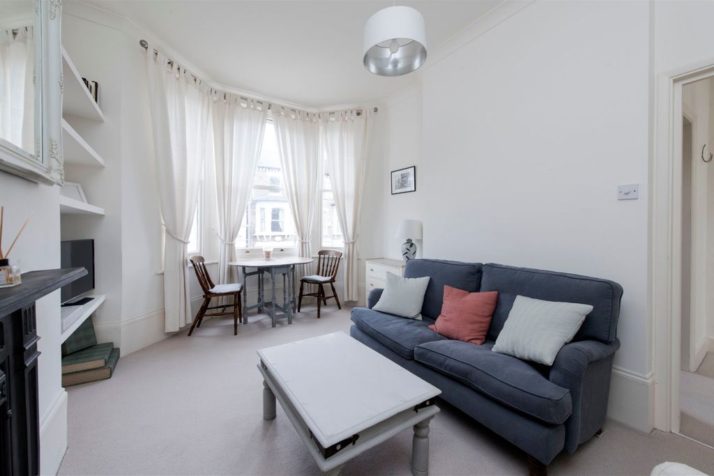 Property photo 3 of 6 Photo 02