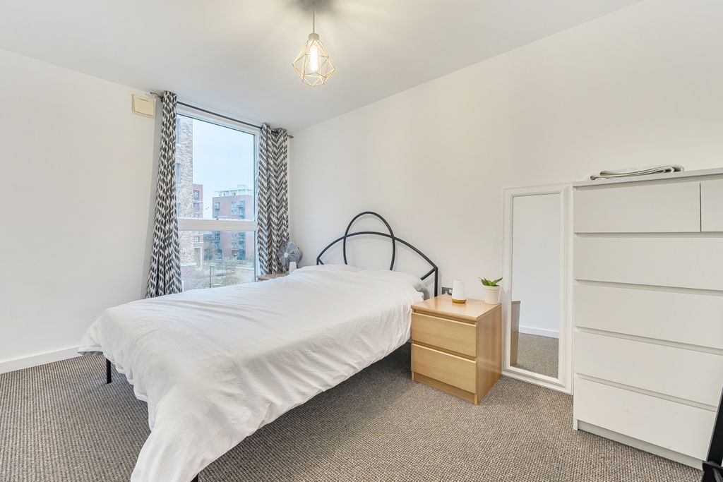 Property photo 3 of 11 1392851-8-694Aa19...