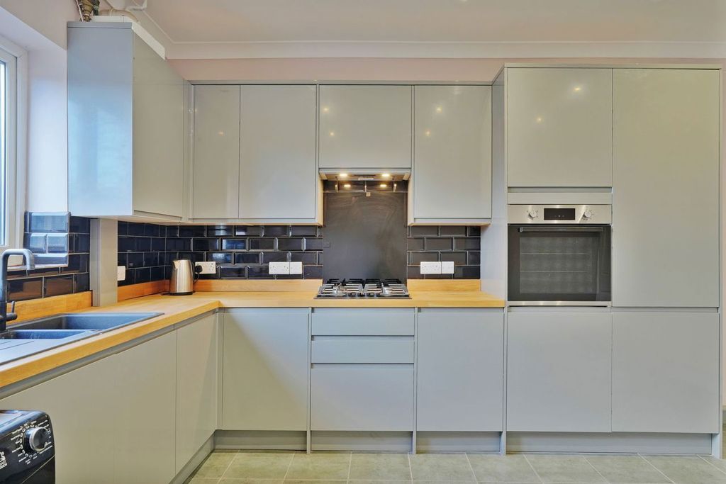 Property photo 2 of 30