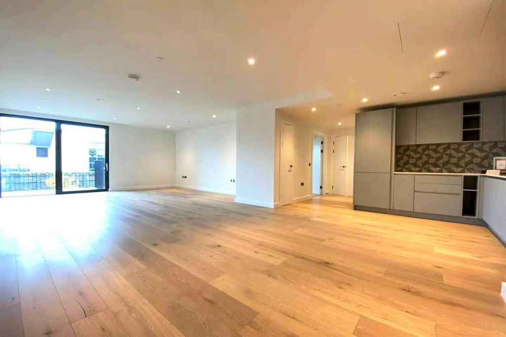 Property photo 3 of 13 1