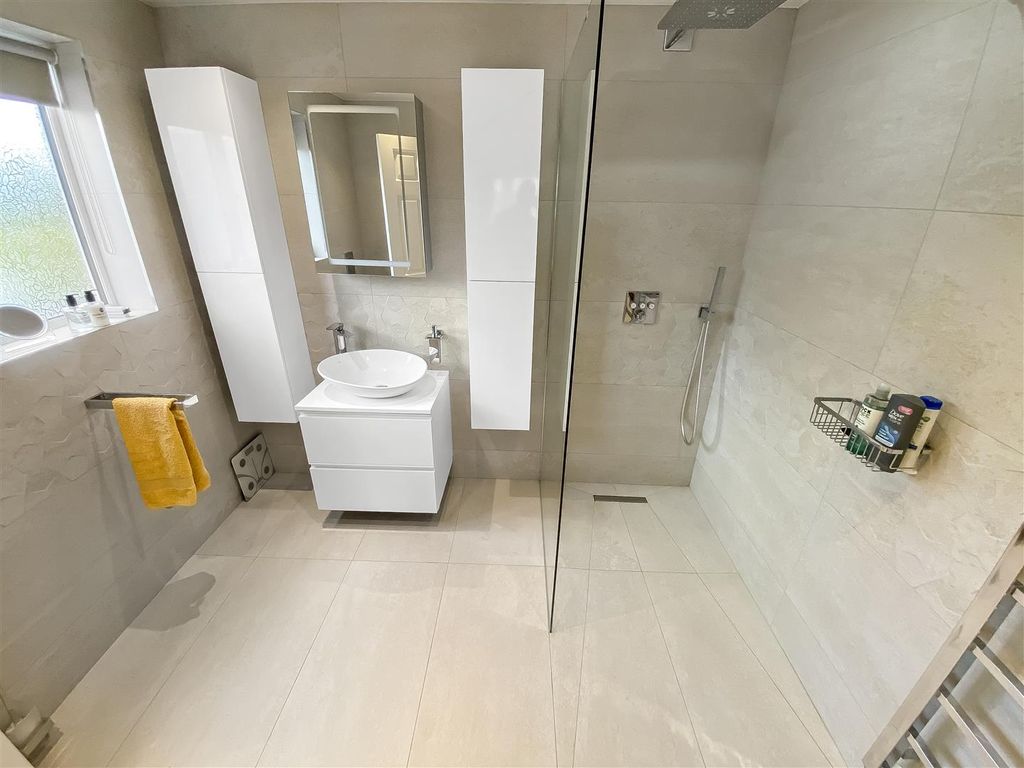 Property photo 3 of 22 En Suite.Jpg