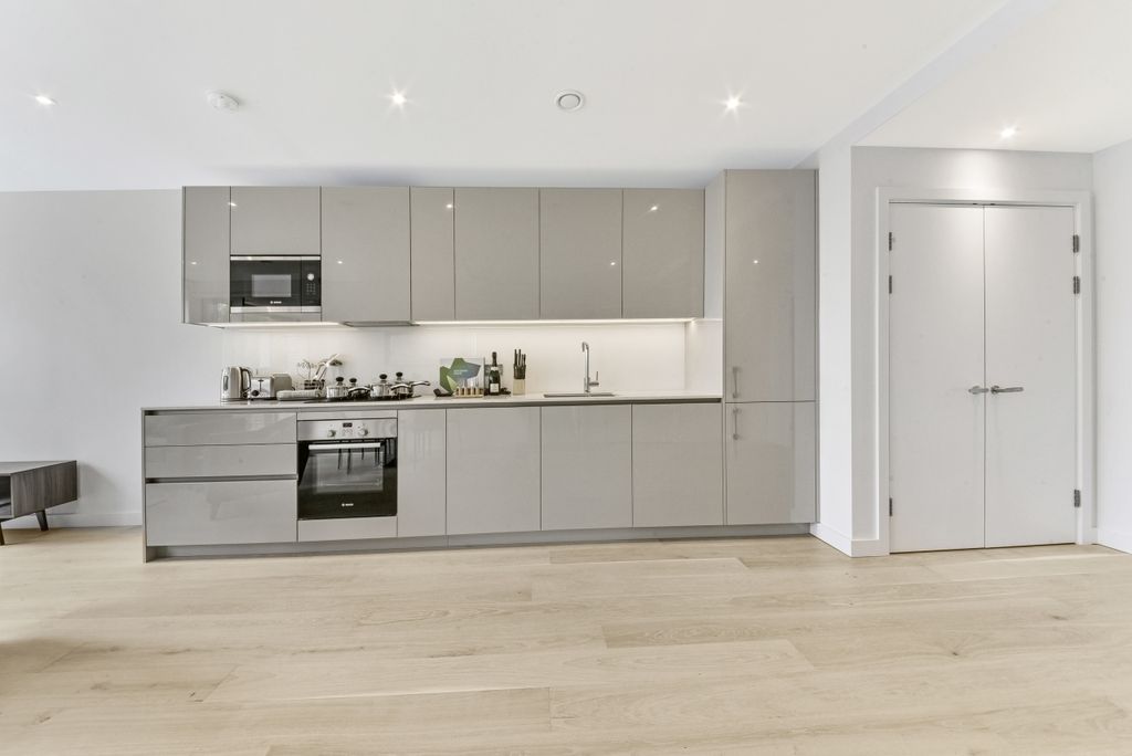 Property photo 3 of 7 Kitchen