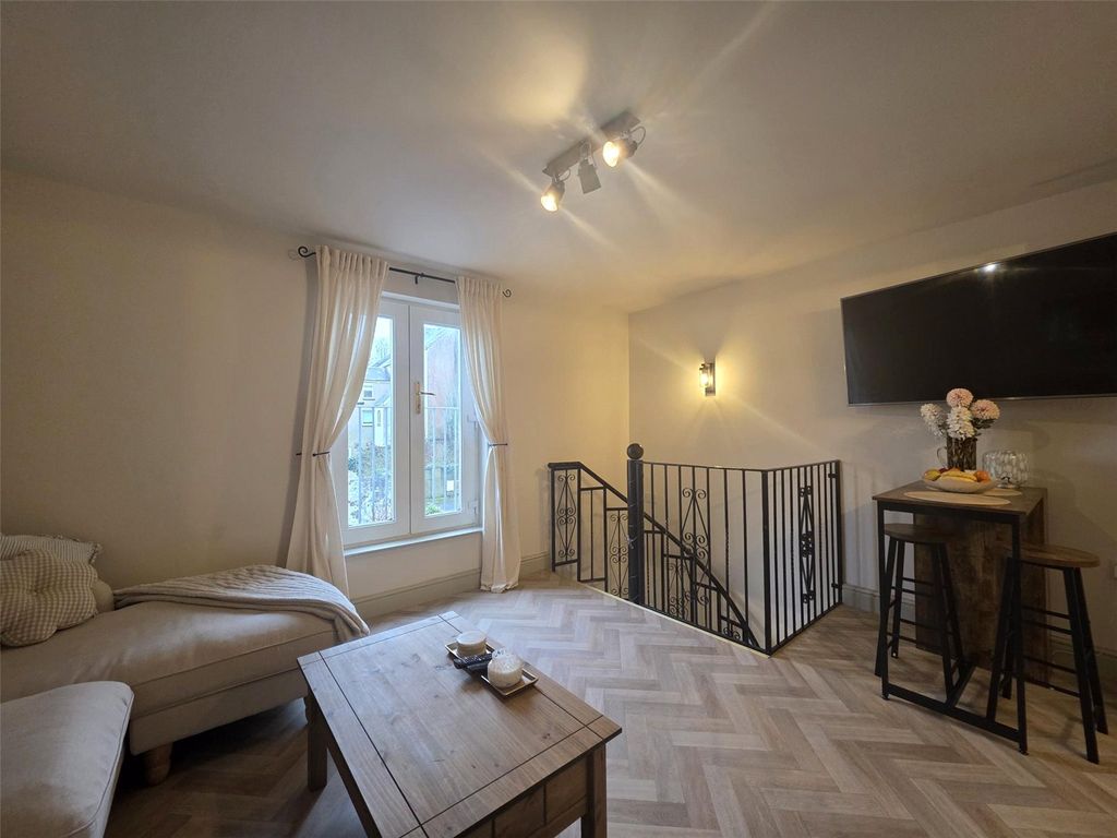 Property photo 3 of 23 Picture No. 13