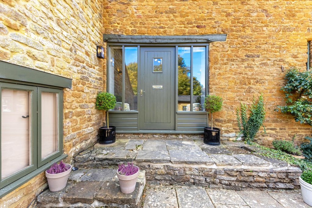 Property photo 3 of 40