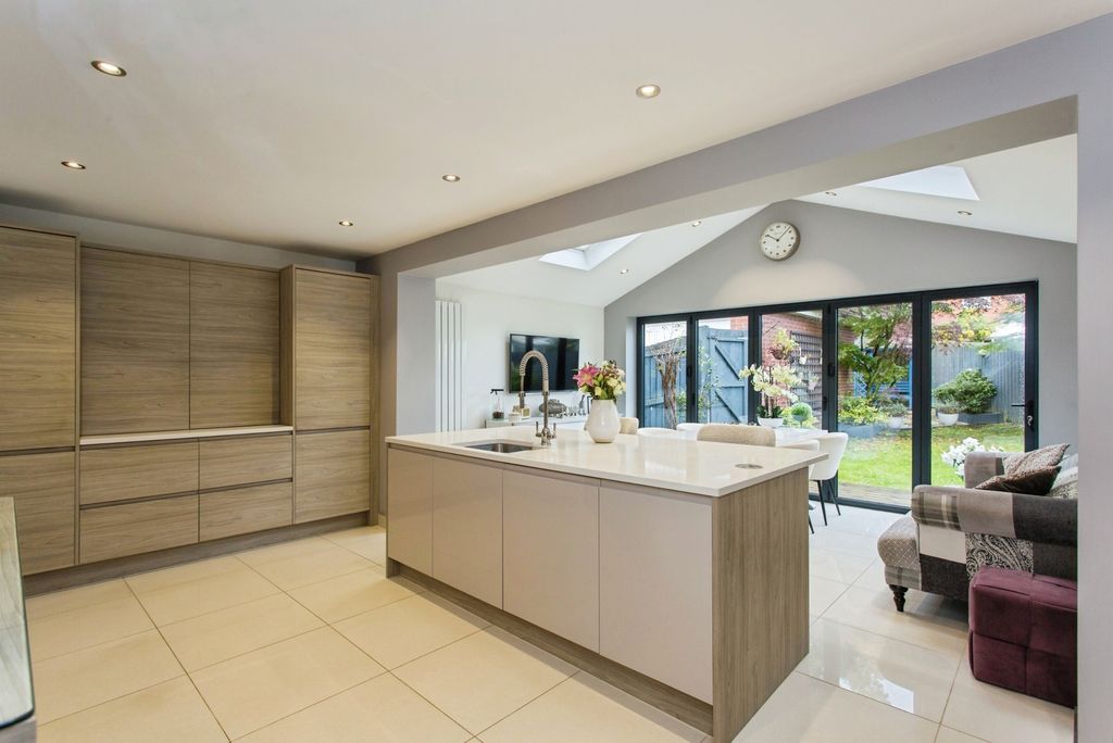 Property photo 2 of 27 Kitchen