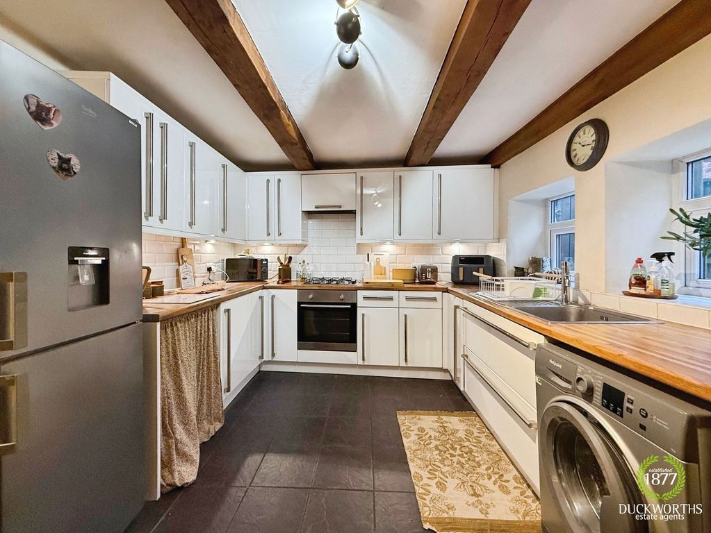 Property photo 2 of 25