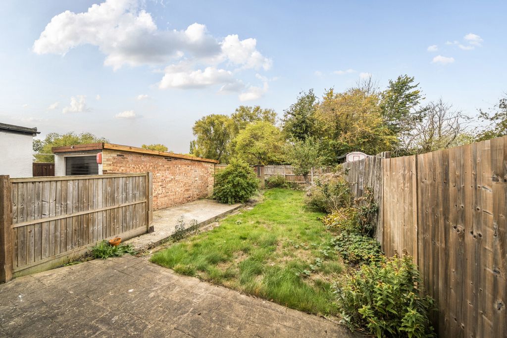 Property photo 2 of 20 1369034-16-68ee2E...