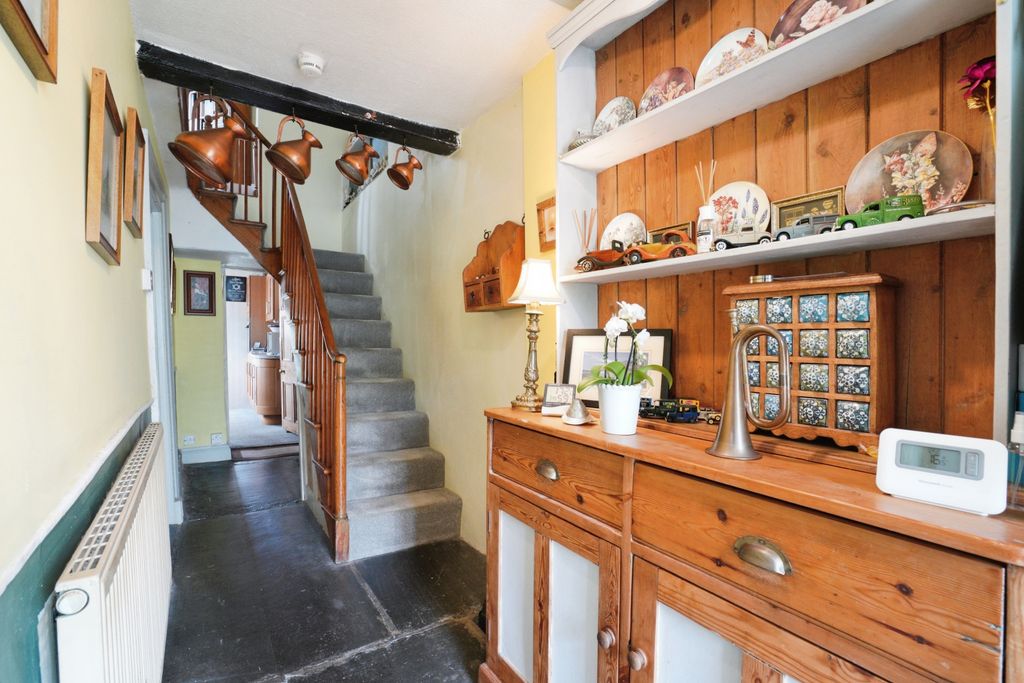 Property photo 3 of 20 Entrance Hallway