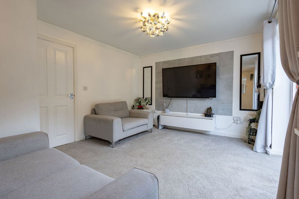 Property photo 3 of 26