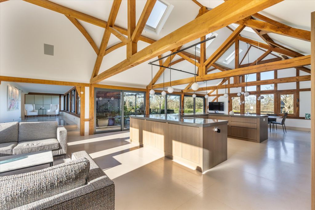 Property photo 3 of 28 Image