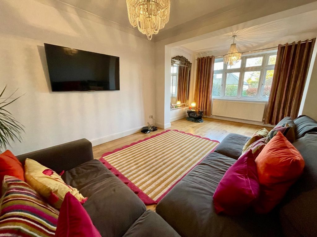 Property photo 3 of 11 4948583