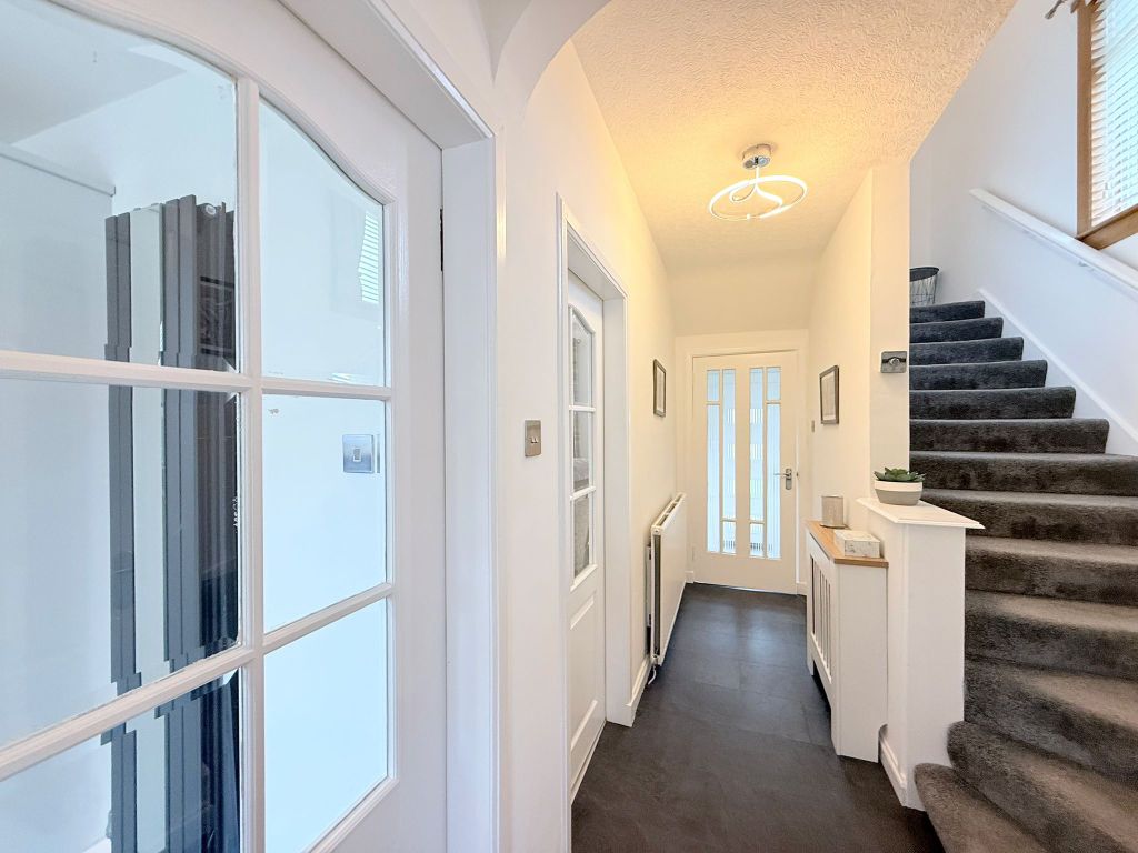 Property photo 2 of 25