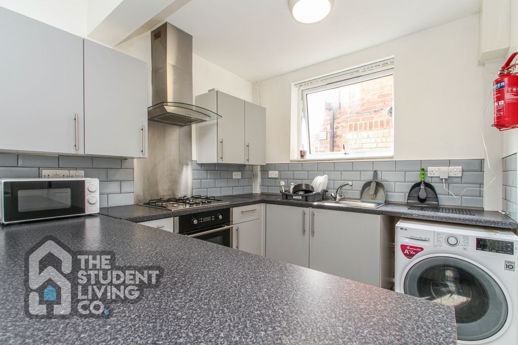 Property photo 1 of 28