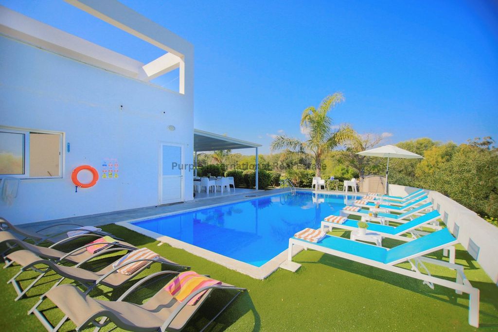 Property photo 2 of 31