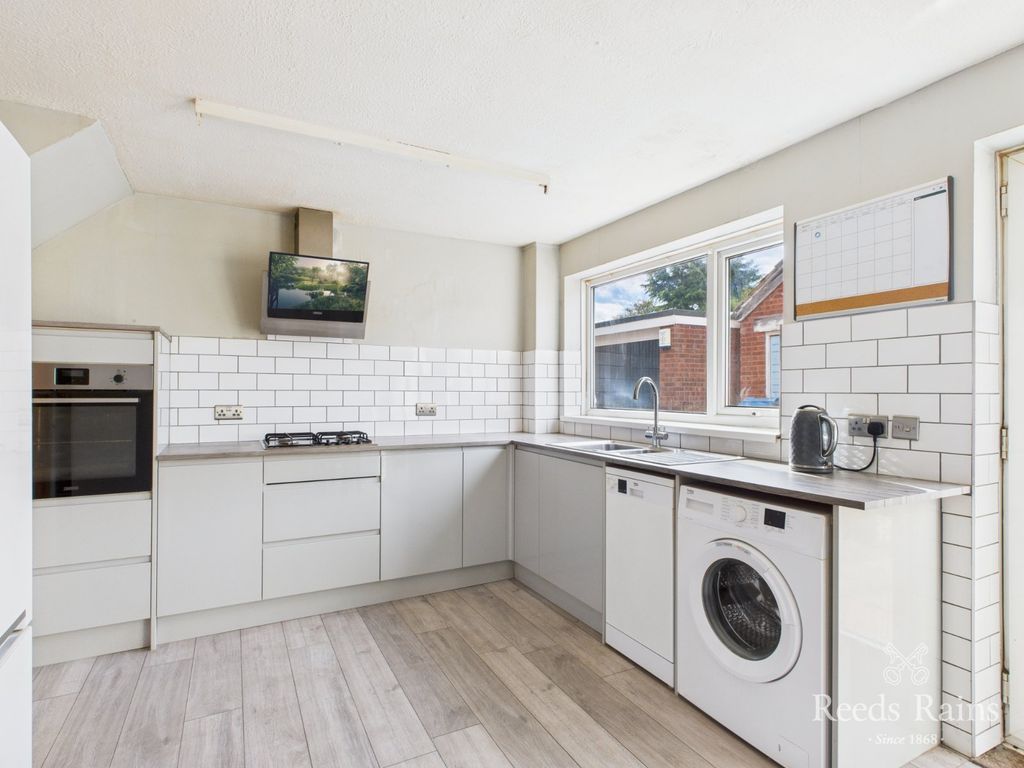 Property photo 3 of 15 Dining Kitchen