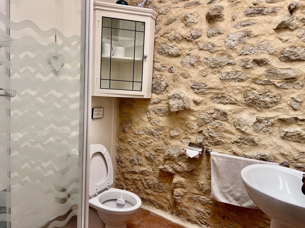 Property photo 3 of 23